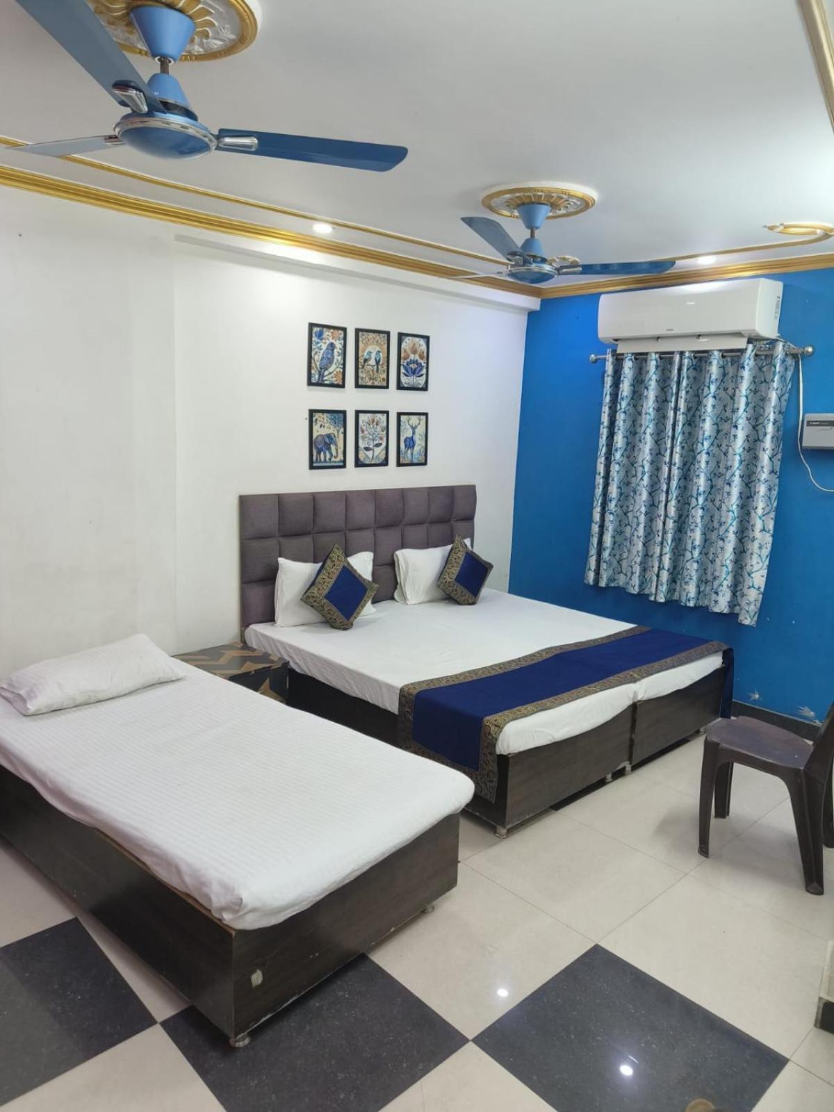 Trinetra Inn Varanasi Exterior foto