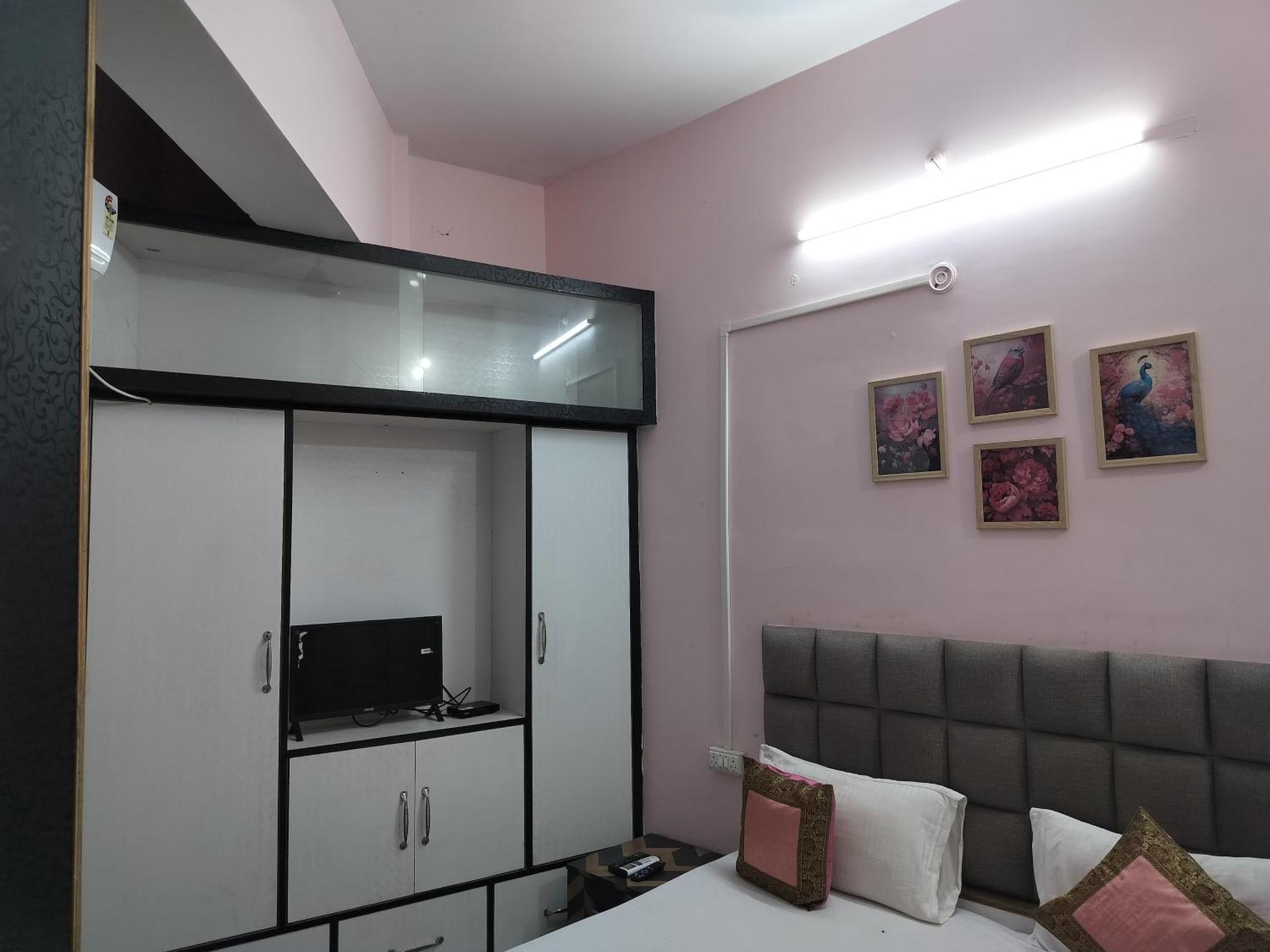 Trinetra Inn Varanasi Quarto foto