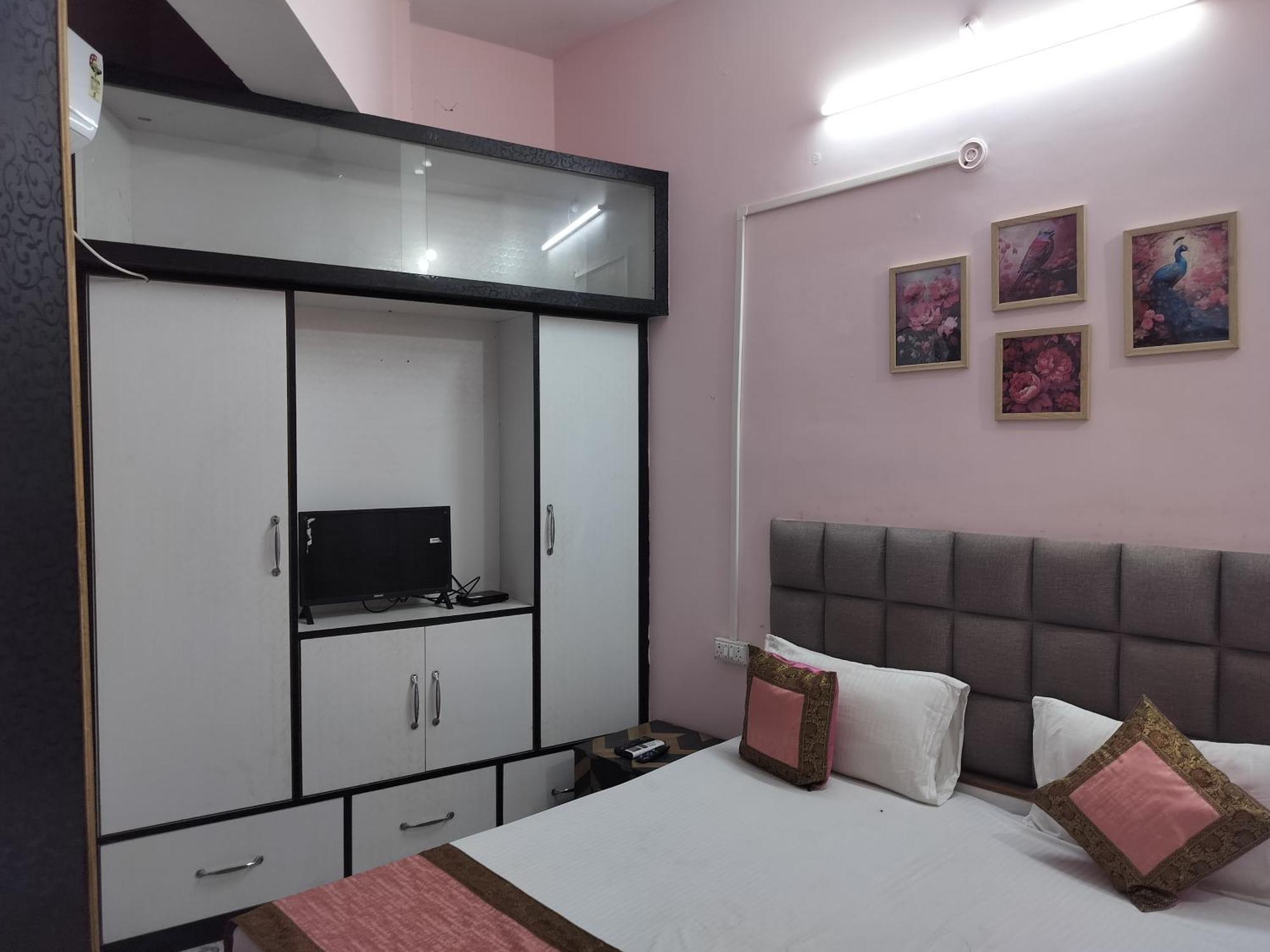 Trinetra Inn Varanasi Quarto foto